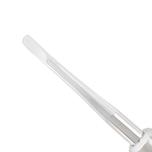 Close-up of the 4 mm curved blade on the Luxator – Curved, 4 mm