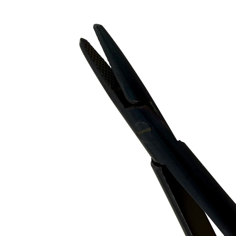 Close-up of the straight jaws of Castroviejo Black Edition needle holder, SKU 5513B