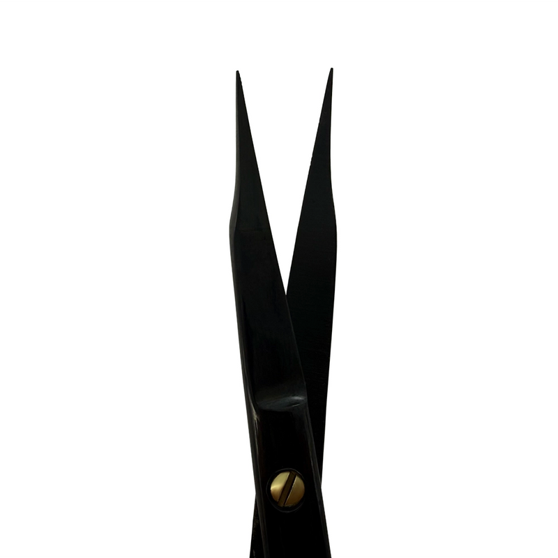 Cutting-edge detail of Power Bow Goldman-Fox Scissors – Curved, 4.9 in (12.5 cm) – Black Titanium