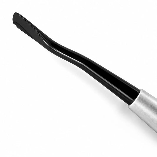 Angled close-up of the tapered mesial working tip on the Power Flex large mesial 4 mm PDL Luxatome
